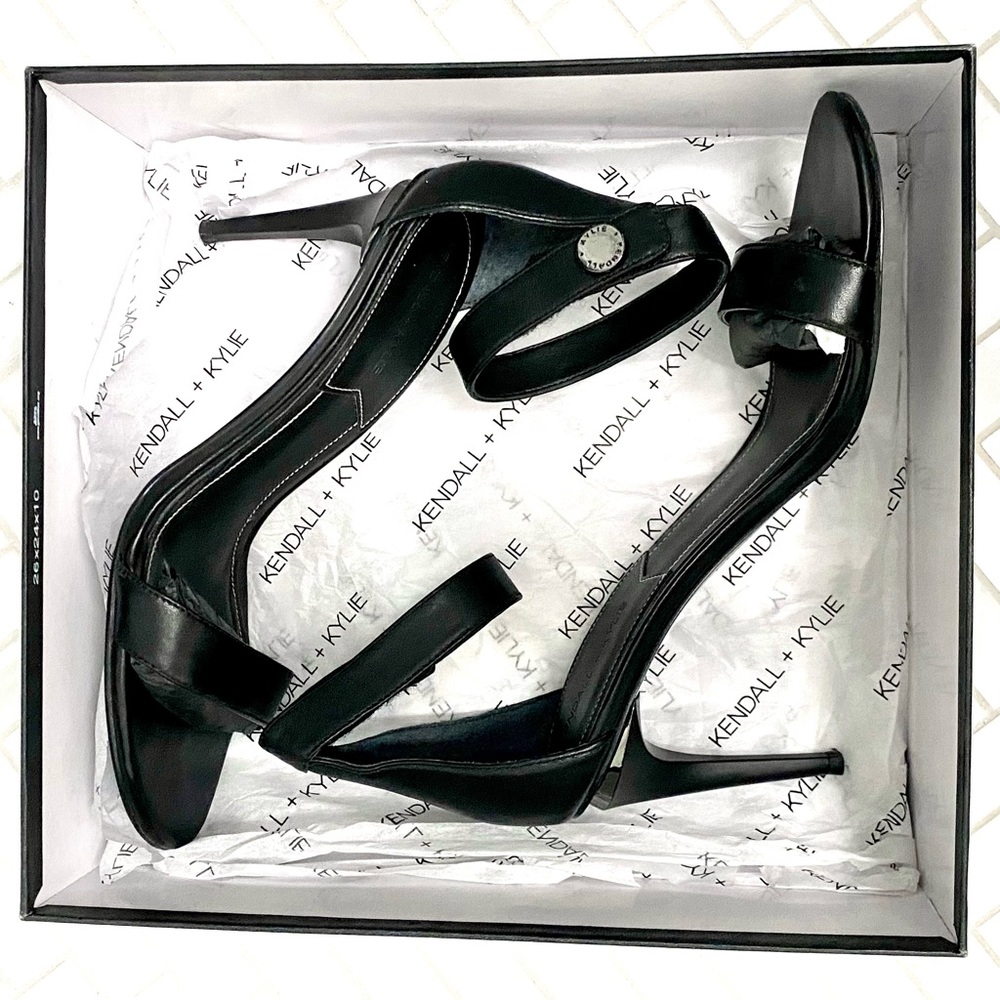 [Kendall & Kylie] “Madelyn” Heel Sandal, Size 7